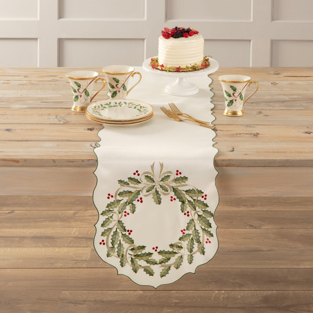 Holiday Nouveau Wreath 14X72 Table Runner