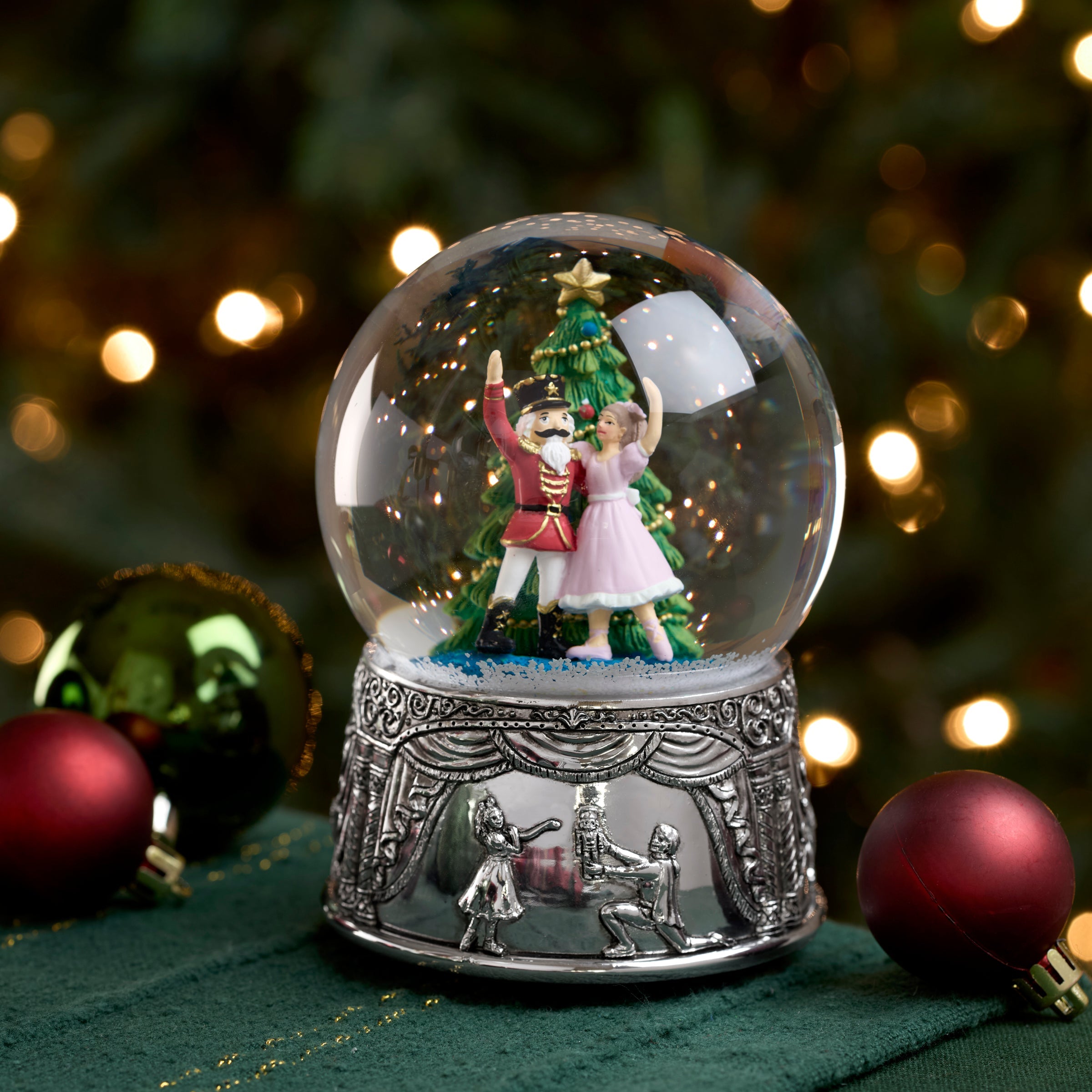 Nutcracker Suite? Musical Snowglobe